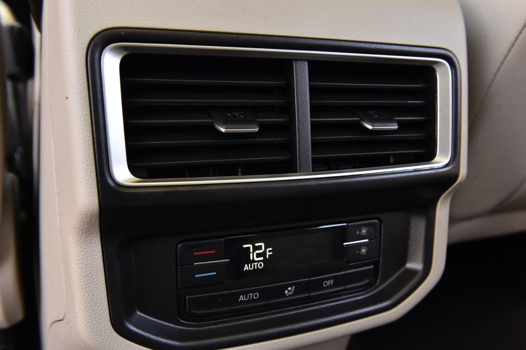 Volkswagen Atlas Vehicle Full-screen Gallery Image 23