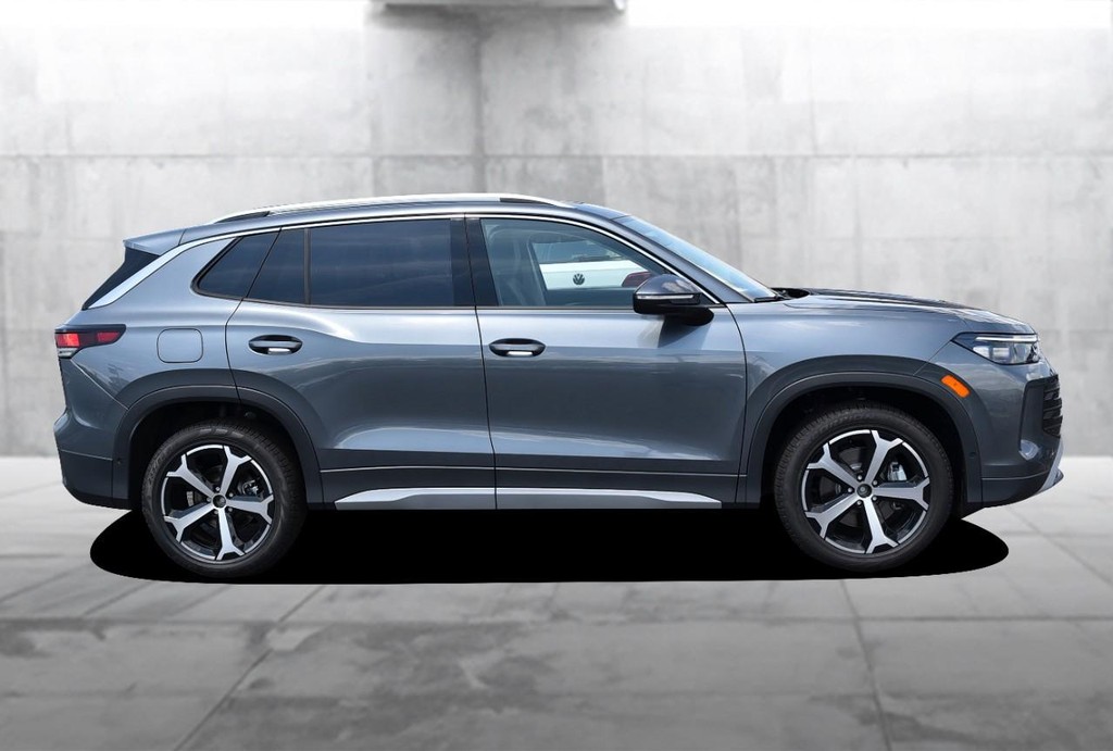 Volkswagen Tiguan Vehicle Full-screen Gallery Image 5