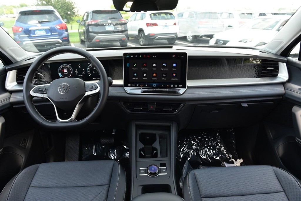 Volkswagen Tiguan Vehicle Full-screen Gallery Image 7