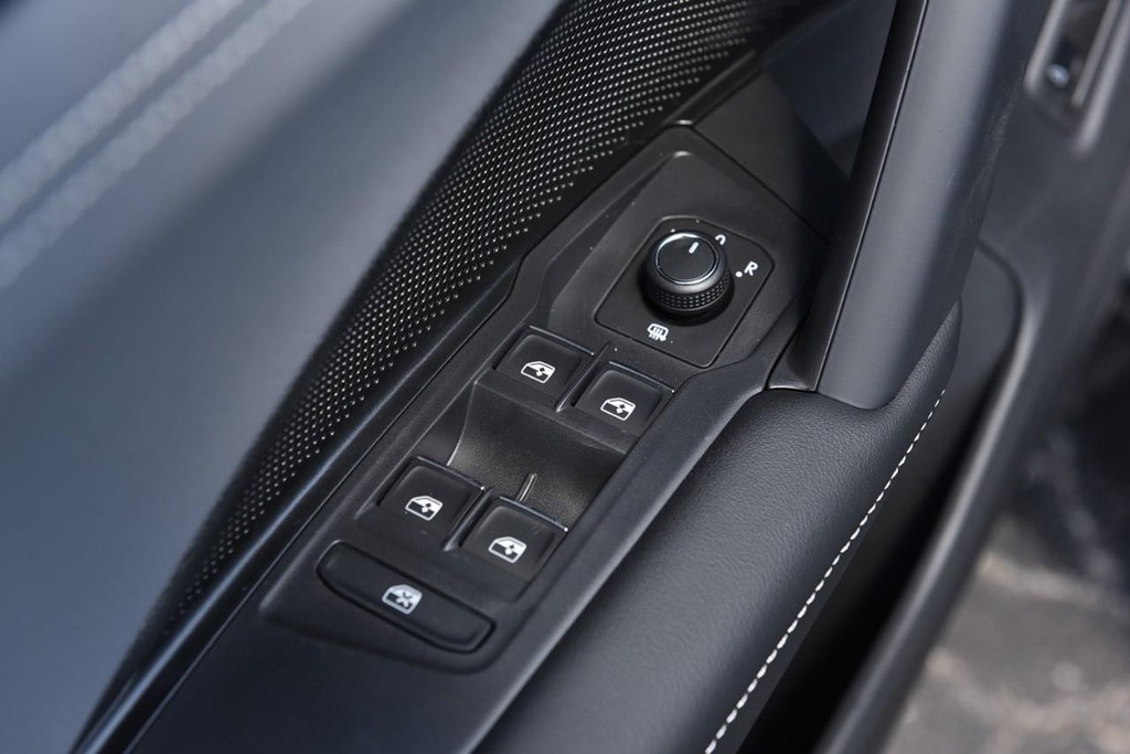 Volkswagen Tiguan Vehicle Full-screen Gallery Image 8