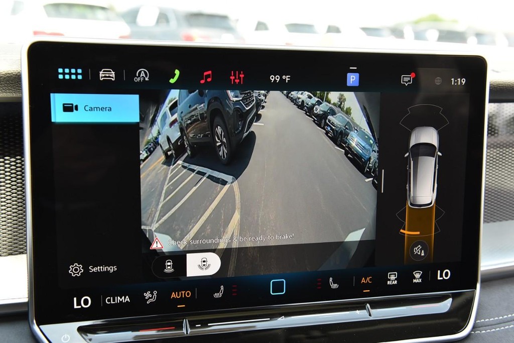 Volkswagen Tiguan Vehicle Full-screen Gallery Image 14