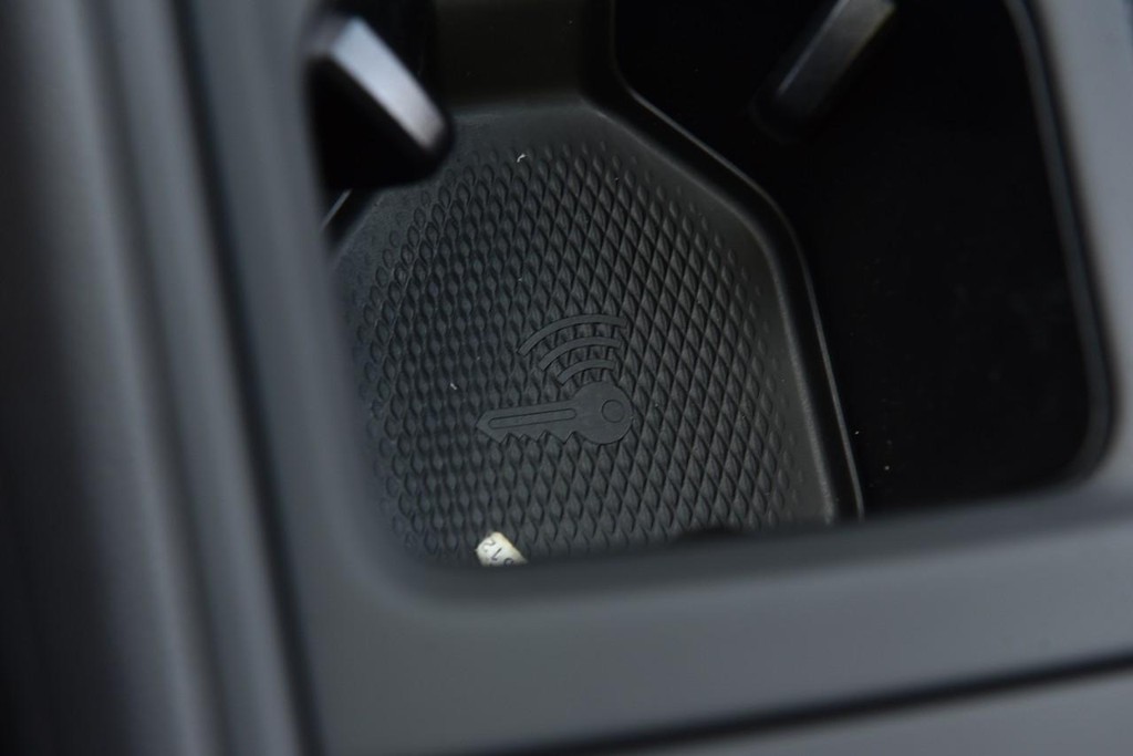 Volkswagen Tiguan Vehicle Full-screen Gallery Image 16