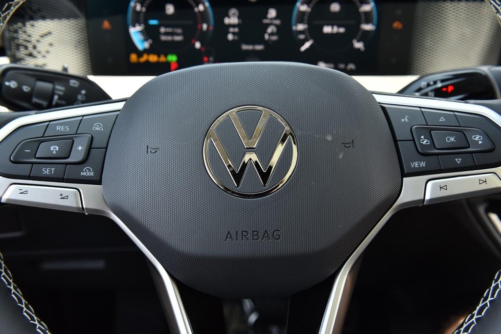 Volkswagen Tiguan Vehicle Full-screen Gallery Image 18