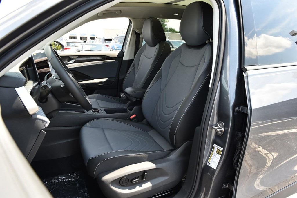 Volkswagen Tiguan Vehicle Full-screen Gallery Image 19