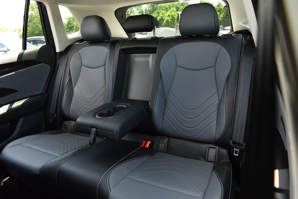 Volkswagen Tiguan Vehicle Full-screen Gallery Image 22