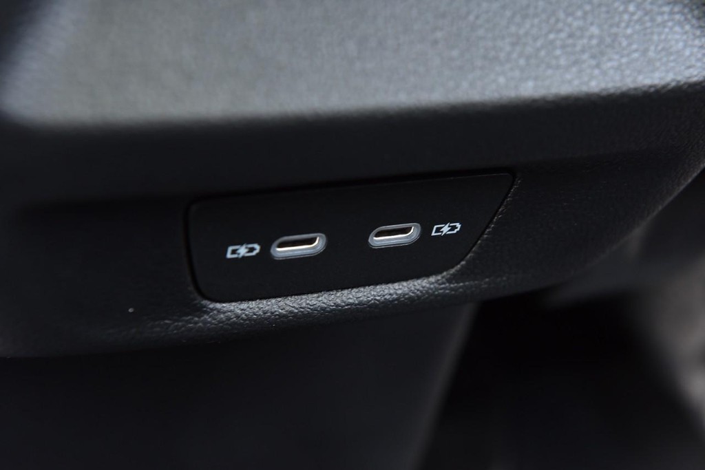 Volkswagen Tiguan Vehicle Full-screen Gallery Image 24