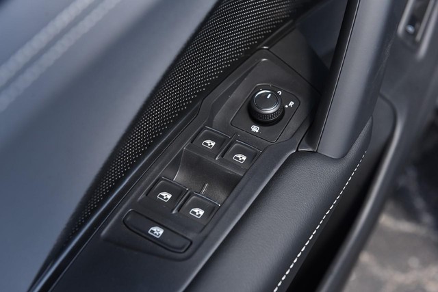 Volkswagen Tiguan Vehicle Image 08
