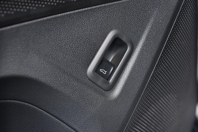 Volkswagen Tiguan Vehicle Image 09
