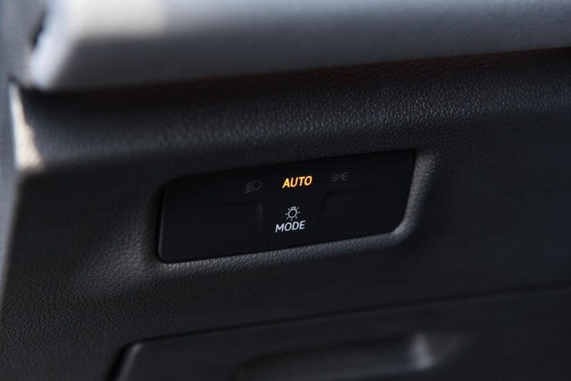 Volkswagen Tiguan Vehicle Image 11