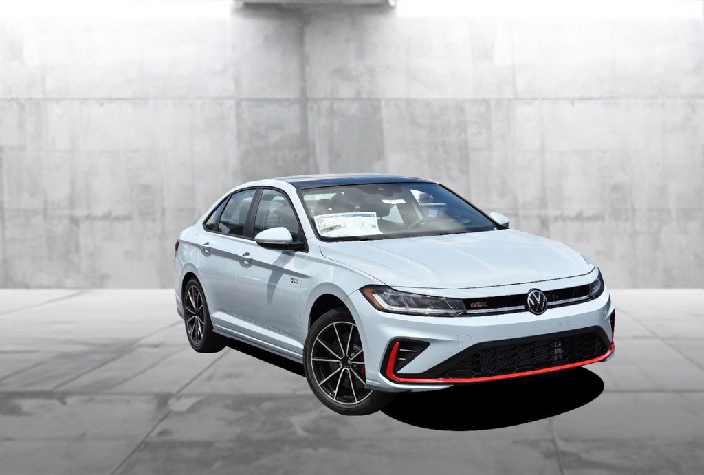 Volkswagen Jetta GLI Vehicle Full-screen Gallery Image 2