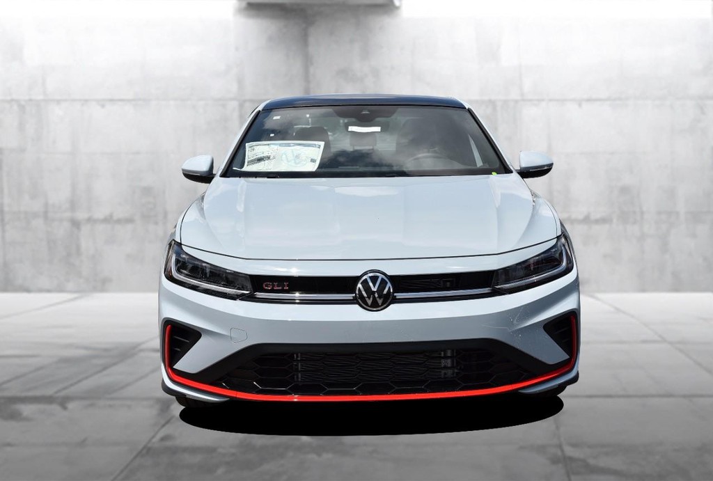 Volkswagen Jetta GLI Vehicle Full-screen Gallery Image 4