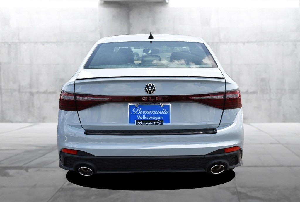 Volkswagen Jetta GLI Vehicle Full-screen Gallery Image 6