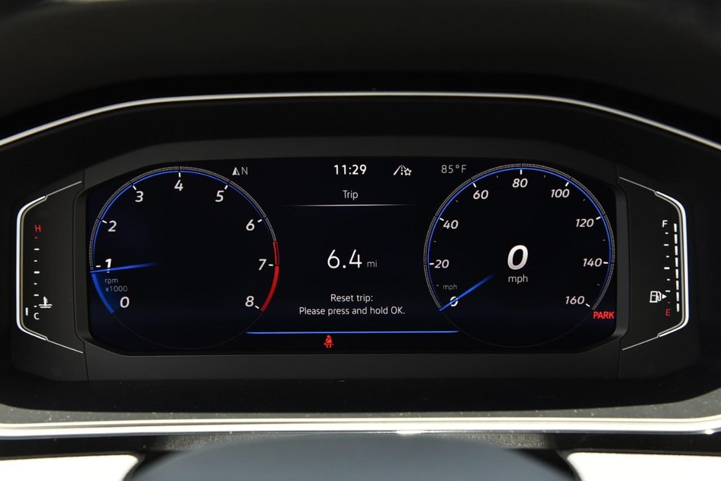 Volkswagen Jetta GLI Vehicle Full-screen Gallery Image 12
