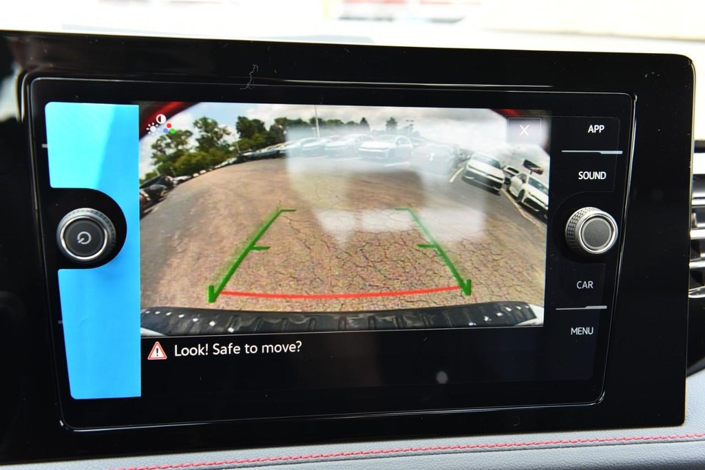Volkswagen Jetta GLI Vehicle Full-screen Gallery Image 13