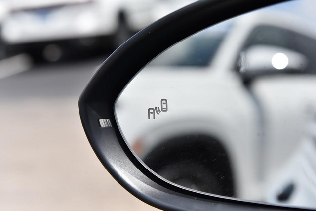 Volkswagen Jetta GLI Vehicle Image 10