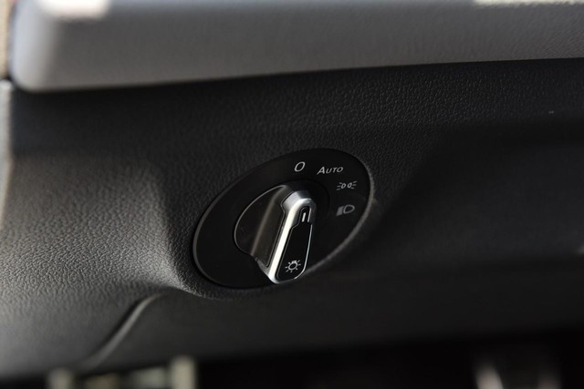 Volkswagen Jetta GLI Vehicle Image 11