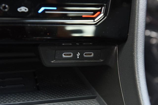 Volkswagen Jetta GLI Vehicle Image 16