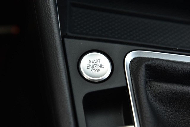 Volkswagen Jetta GLI Vehicle Image 17