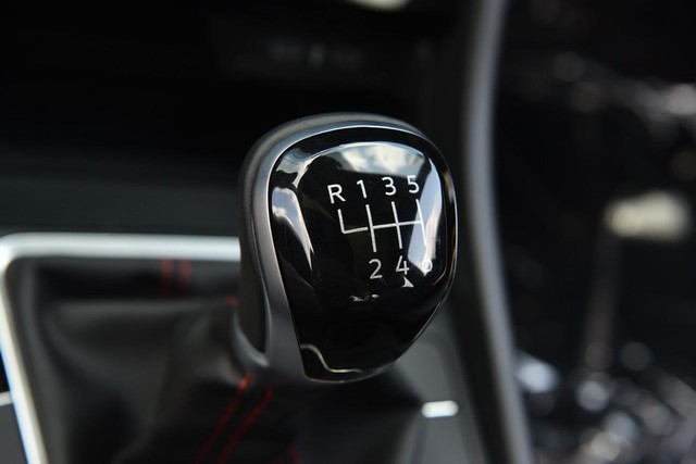 Volkswagen Jetta GLI Vehicle Image 18