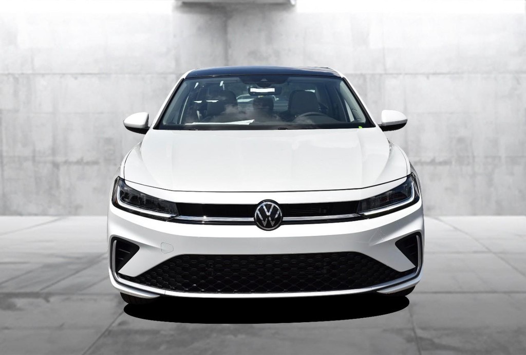 Volkswagen Jetta Vehicle Full-screen Gallery Image 4