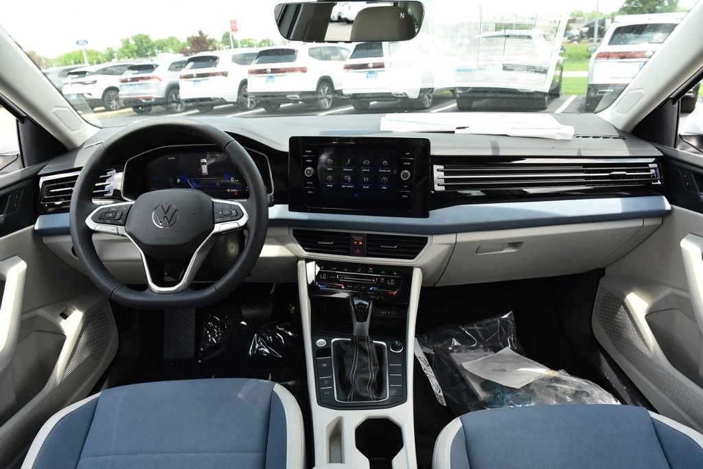 Volkswagen Jetta Vehicle Full-screen Gallery Image 7