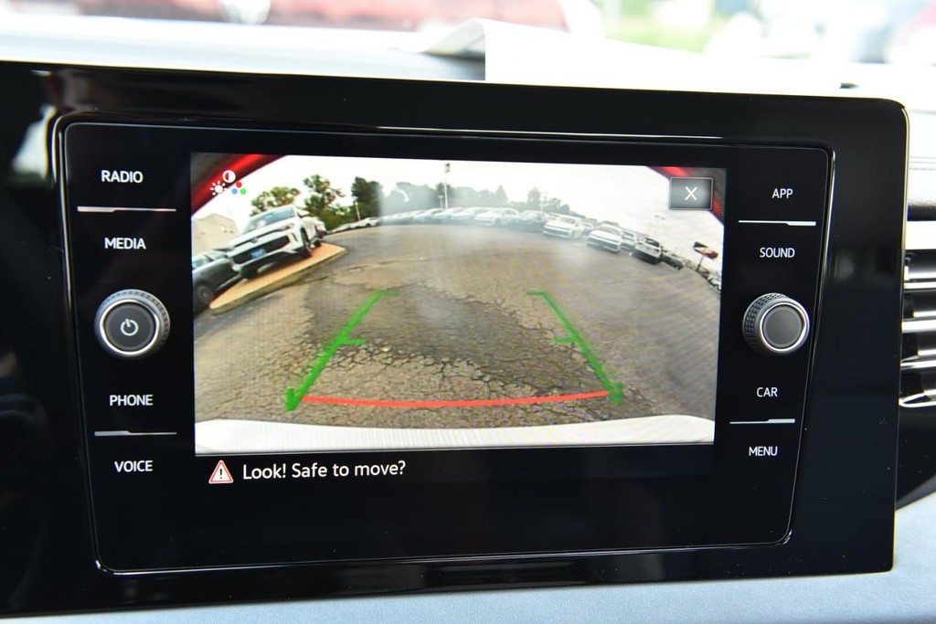 Volkswagen Jetta Vehicle Full-screen Gallery Image 13