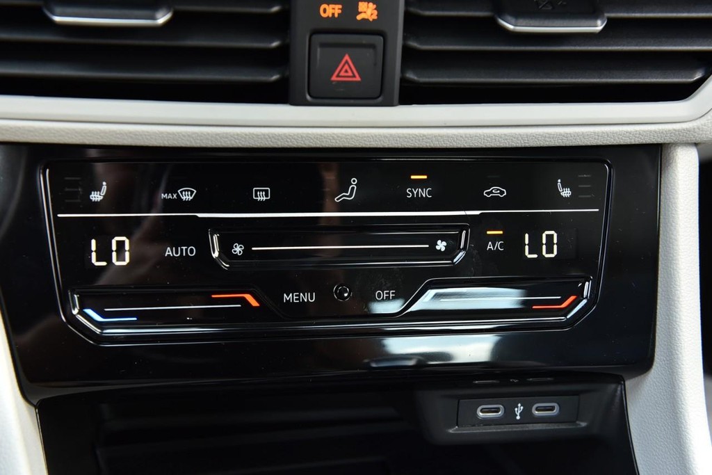 Volkswagen Jetta Vehicle Full-screen Gallery Image 15
