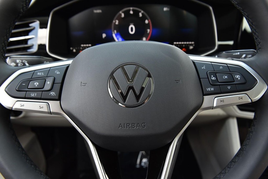 Volkswagen Jetta Vehicle Full-screen Gallery Image 18