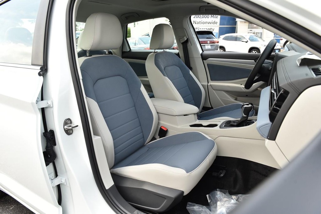 Volkswagen Jetta Vehicle Full-screen Gallery Image 20
