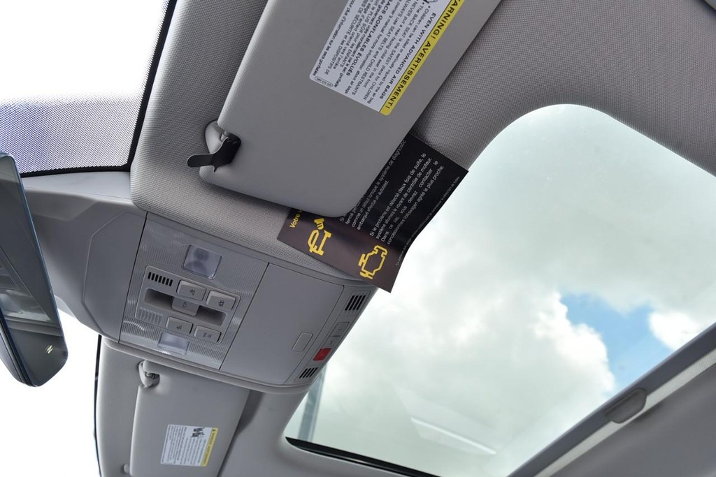Volkswagen Jetta Vehicle Full-screen Gallery Image 21