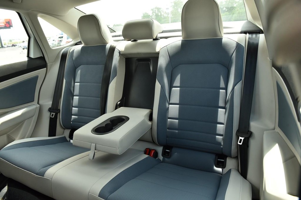 Volkswagen Jetta Vehicle Full-screen Gallery Image 22