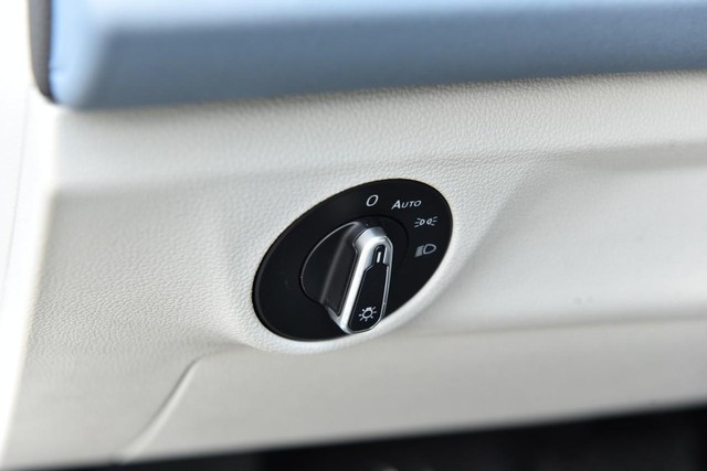 Volkswagen Jetta Vehicle Image 11