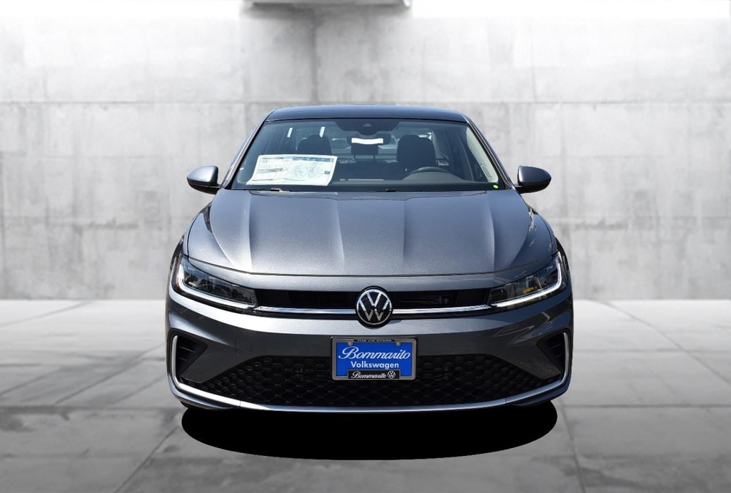 Volkswagen Jetta Vehicle Full-screen Gallery Image 4