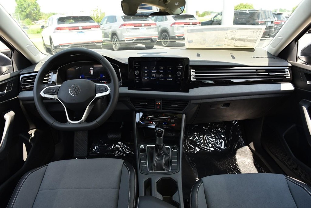 Volkswagen Jetta Vehicle Full-screen Gallery Image 7