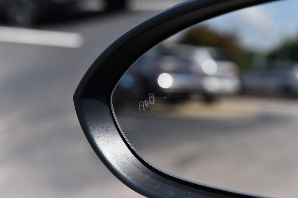 Volkswagen Jetta Vehicle Full-screen Gallery Image 10