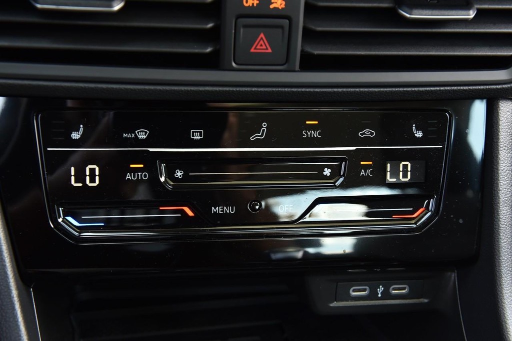 Volkswagen Jetta Vehicle Full-screen Gallery Image 15