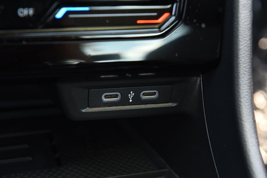 Volkswagen Jetta Vehicle Full-screen Gallery Image 16