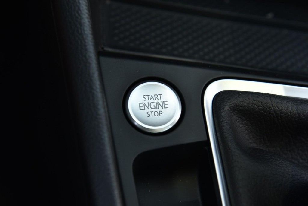 Volkswagen Jetta Vehicle Full-screen Gallery Image 17