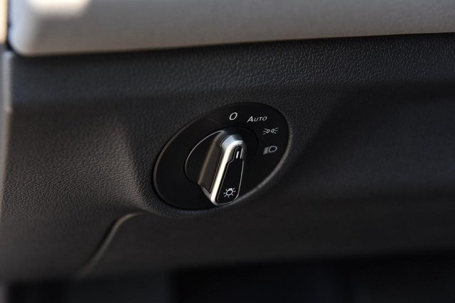 Volkswagen Jetta Vehicle Image 11