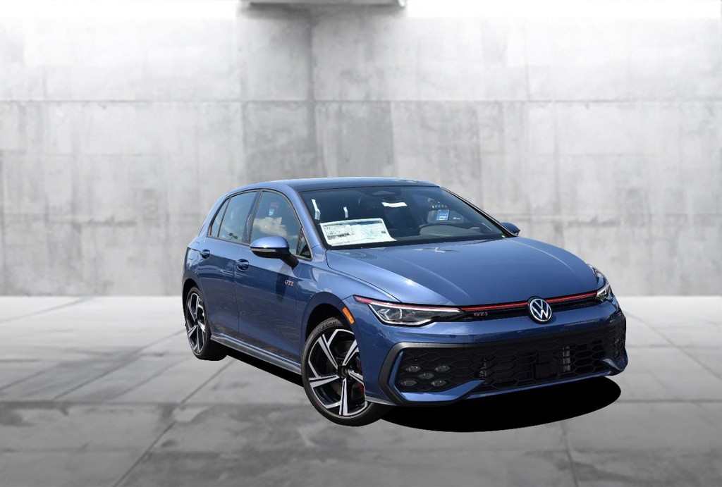 Volkswagen Golf GTI Vehicle Full-screen Gallery Image 2
