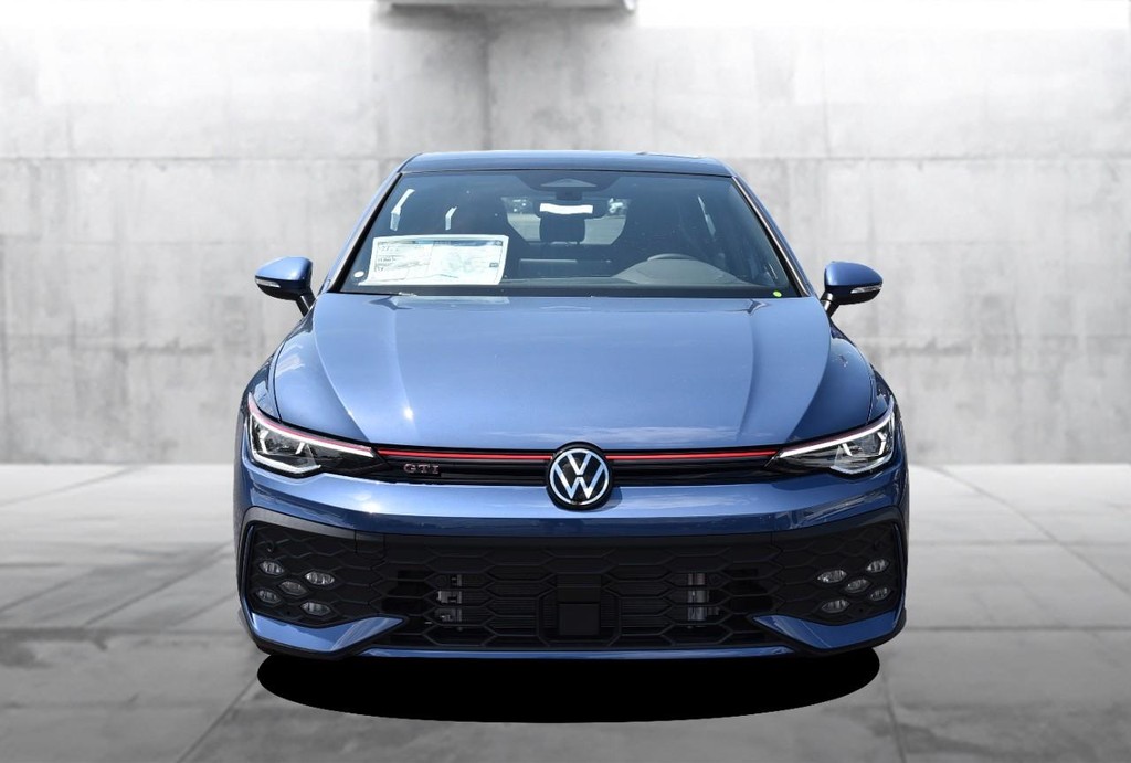 Volkswagen Golf GTI Vehicle Full-screen Gallery Image 4