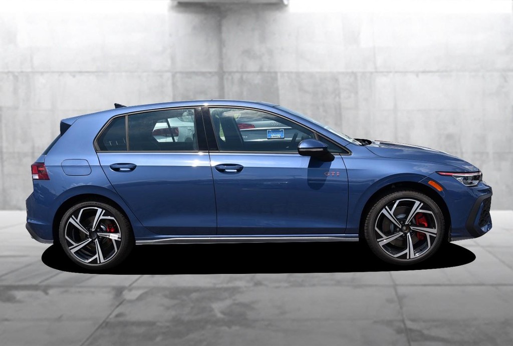 Volkswagen Golf GTI Vehicle Full-screen Gallery Image 5