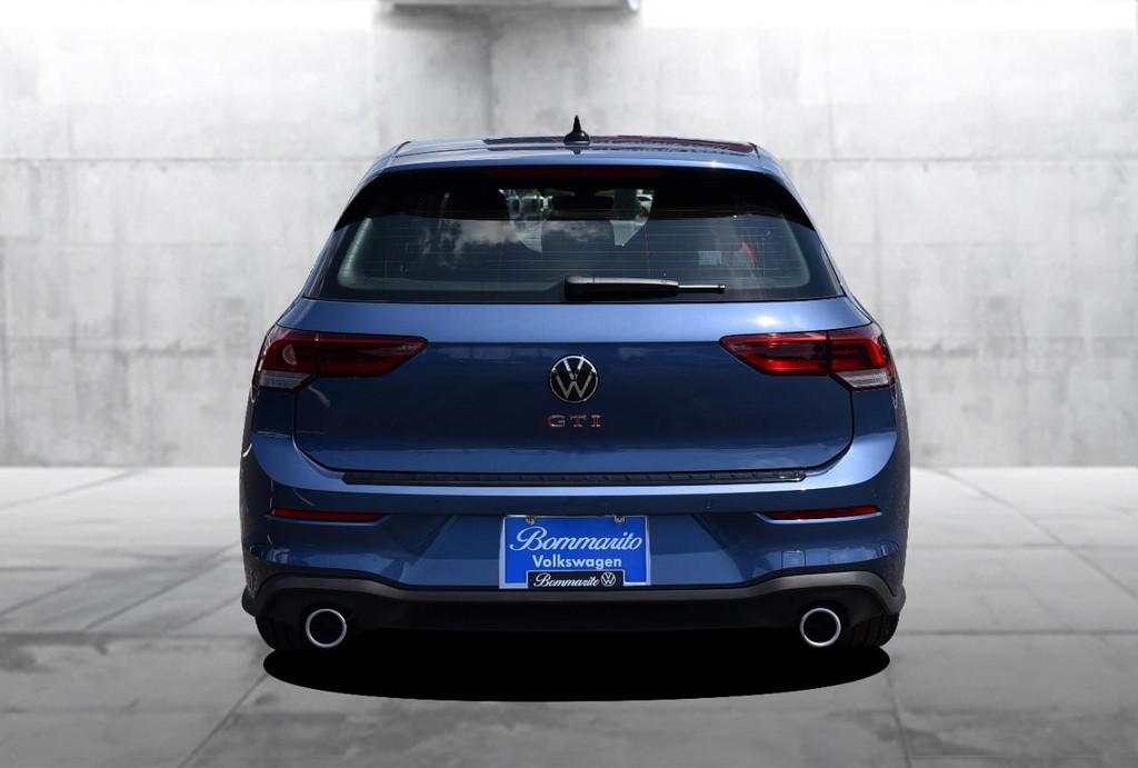 Volkswagen Golf GTI Vehicle Full-screen Gallery Image 6