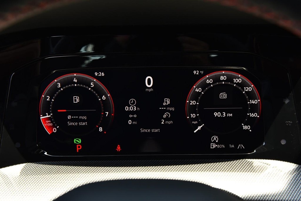 Volkswagen Golf GTI Vehicle Full-screen Gallery Image 11