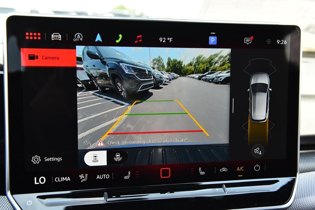 Volkswagen Golf GTI Vehicle Full-screen Gallery Image 12