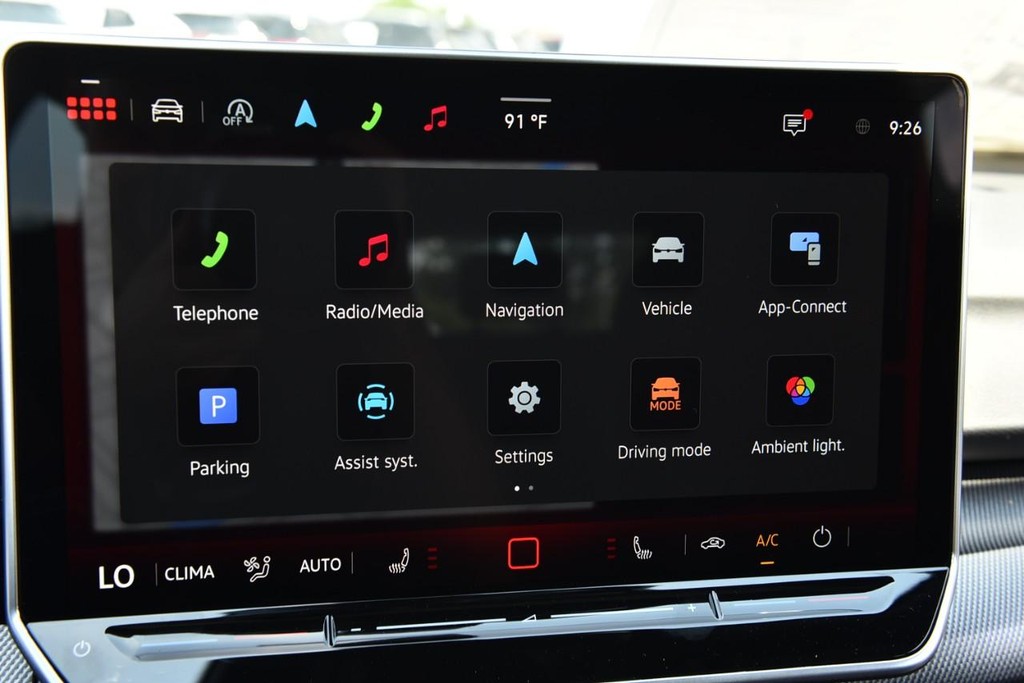 Volkswagen Golf GTI Vehicle Full-screen Gallery Image 14