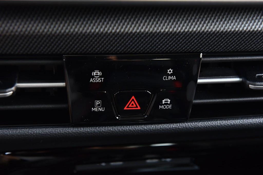 Volkswagen Golf GTI Vehicle Full-screen Gallery Image 15
