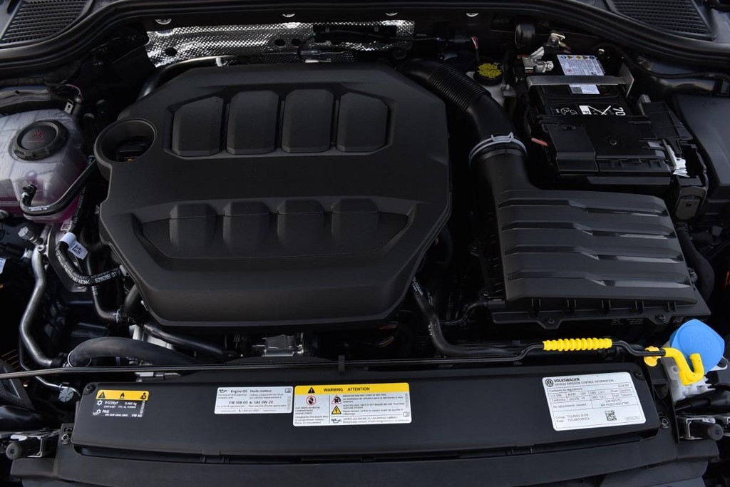 Volkswagen Golf GTI Vehicle Full-screen Gallery Image 26