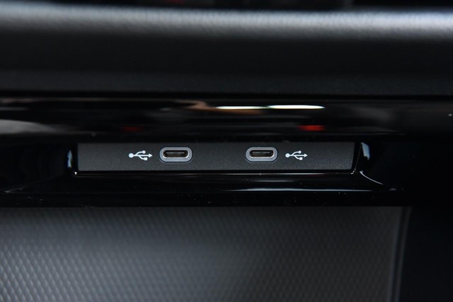 Volkswagen Golf GTI Vehicle Image 16