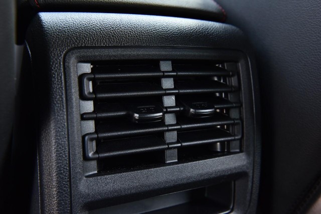 Volkswagen Golf GTI Vehicle Image 23
